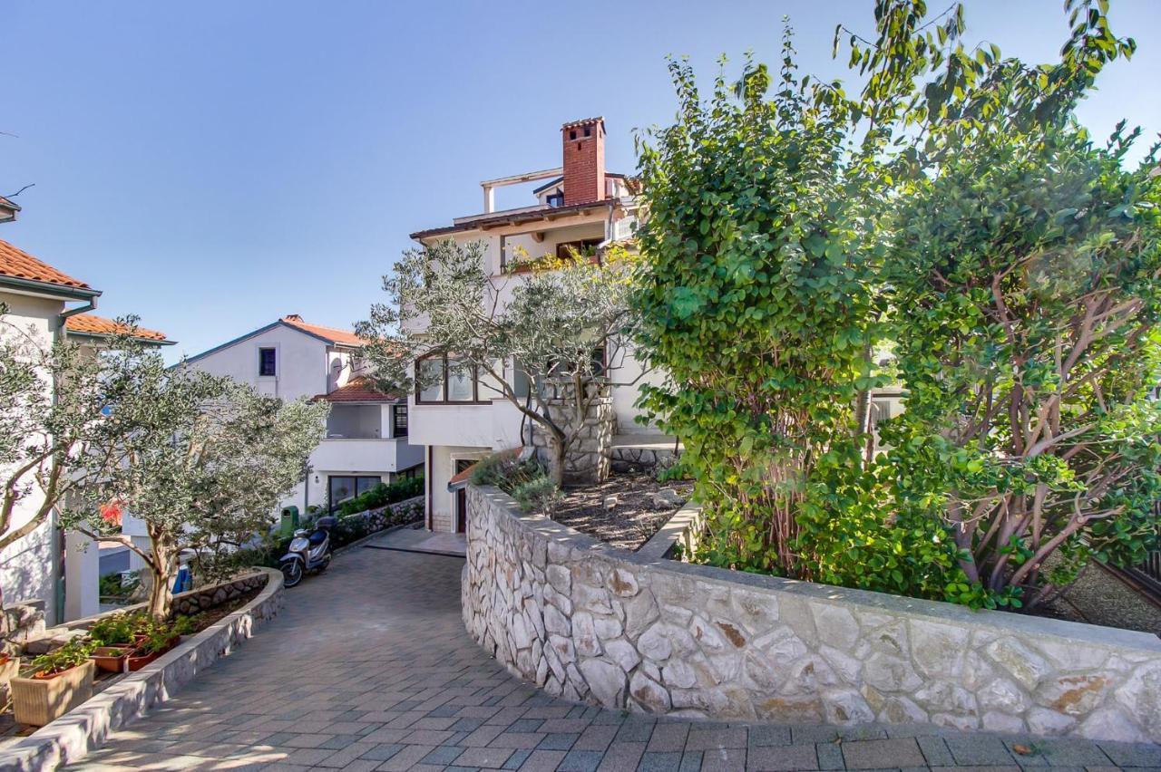 Apartments With A Parking Space Mali Lošinj Екстериор снимка