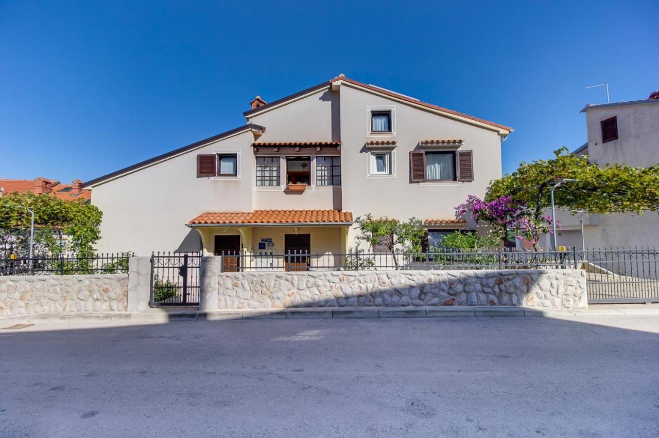 Apartments With A Parking Space Mali Lošinj Екстериор снимка
