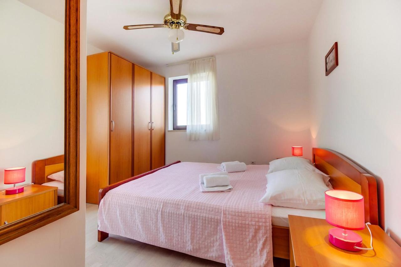 Apartments With A Parking Space Mali Lošinj Екстериор снимка