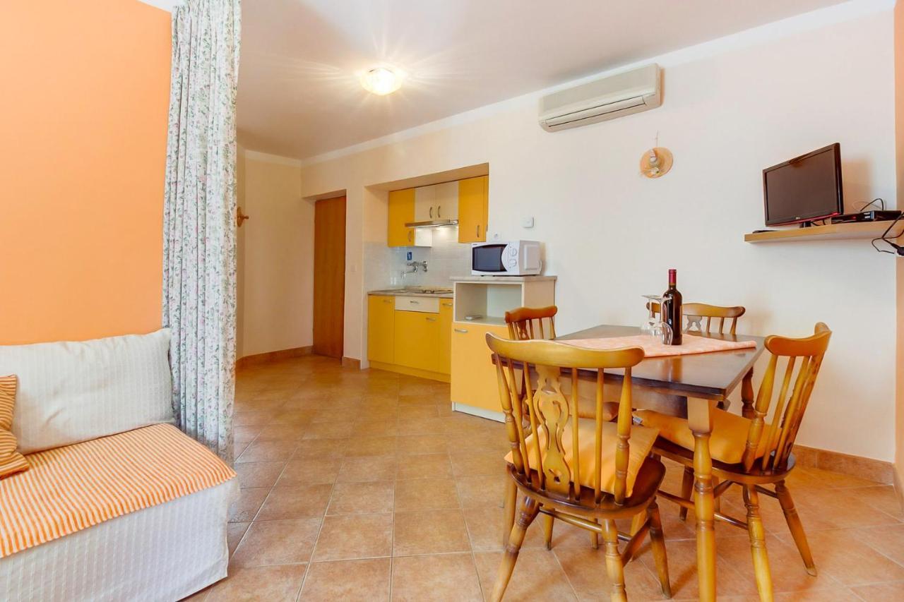 Apartments With A Parking Space Mali Lošinj Екстериор снимка