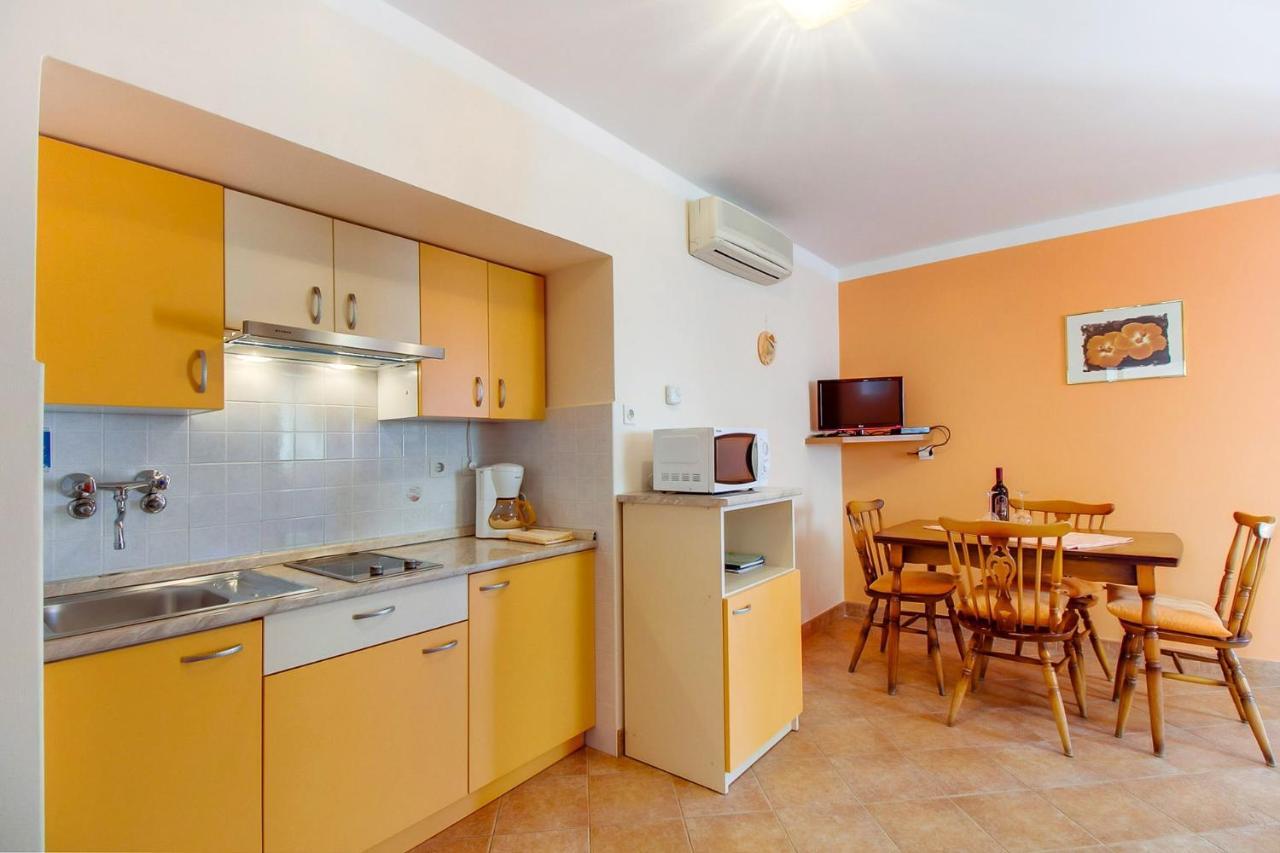 Apartments With A Parking Space Mali Lošinj Екстериор снимка