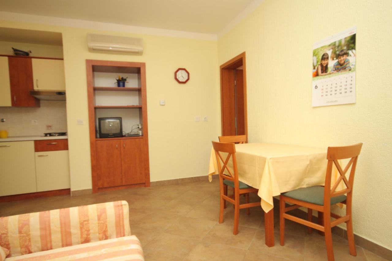 Apartments With A Parking Space Mali Lošinj Екстериор снимка